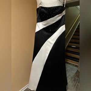 Scott McClintock Strapless Black and White Formal Dress